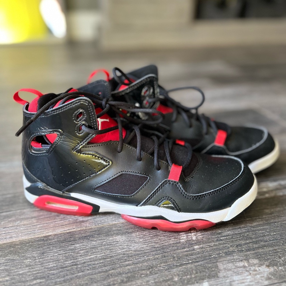 Jordan Flight Club '91 size 7Y 

Worn a few times practically new
No box